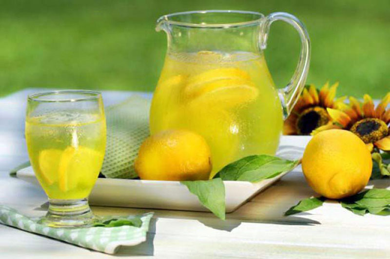 Is drinking water with lemon on an empty stomach really healthy for the body? A woman who tried it has the answer